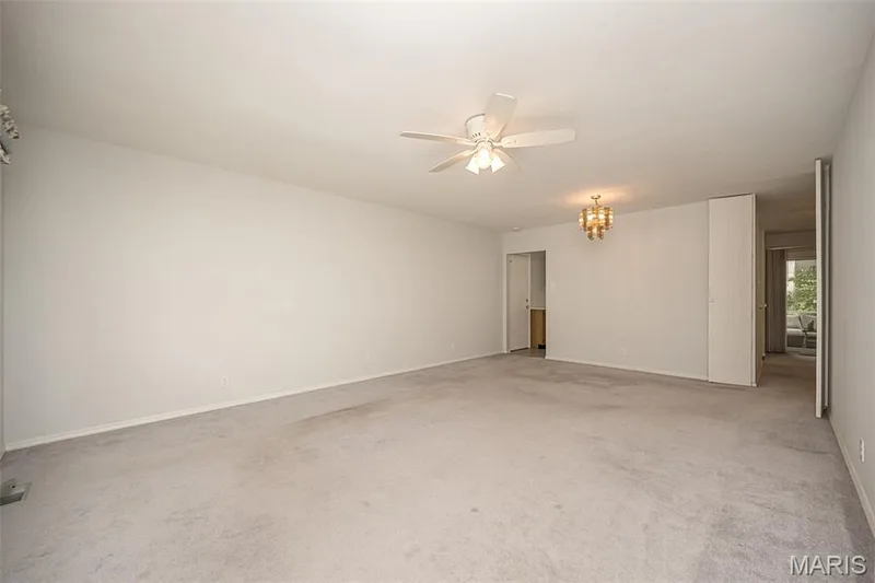 36 Park Charles Boulevard N, St Peters, MO 63376 — listing photo 9 of 53