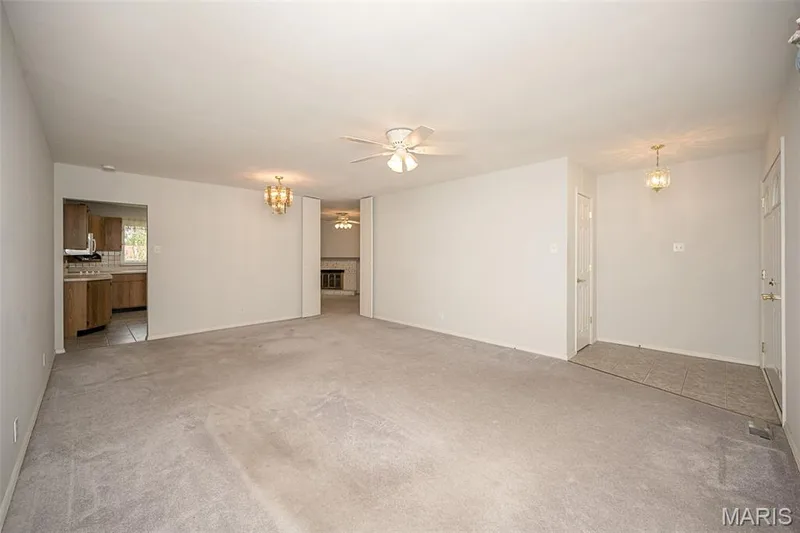 36 Park Charles Boulevard N, St Peters, MO 63376 — listing photo 10 of 53
