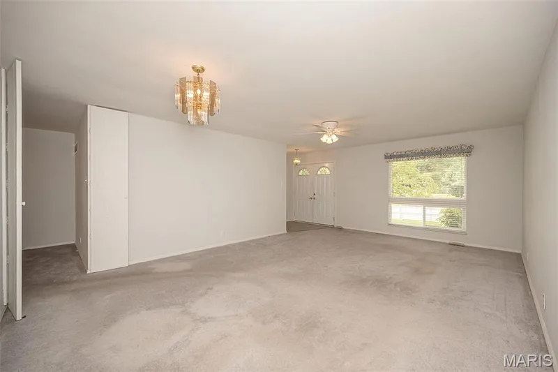 36 Park Charles Boulevard N, St Peters, MO 63376 — listing photo 11 of 53