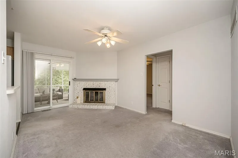 36 Park Charles Boulevard N, St Peters, MO 63376 — listing photo 13 of 53