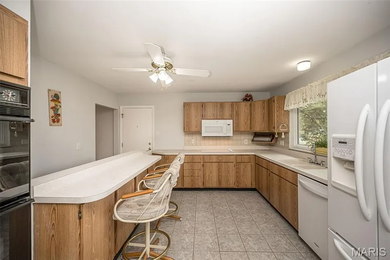 36 Park Charles Boulevard N, St Peters, MO 63376 — listing photo 18 of 53