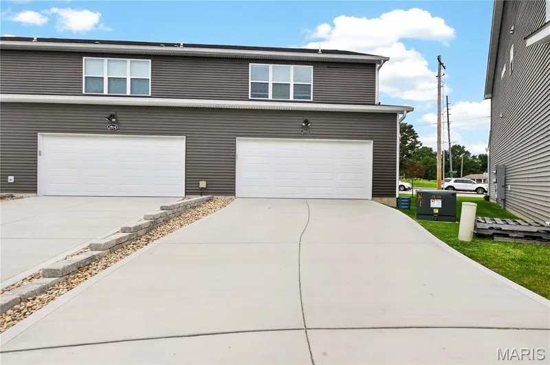 Extra parking to the right or along the sides of the private street. — 2810 McClay Road, St Charles, MO 63303