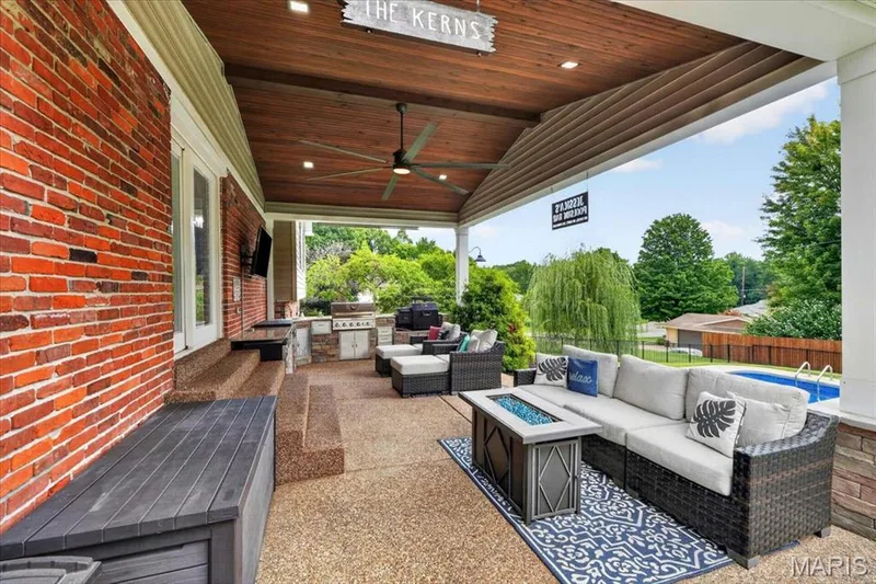 20 Shawnee Drive, St Charles, MO 63301 — listing photo 5 of 65