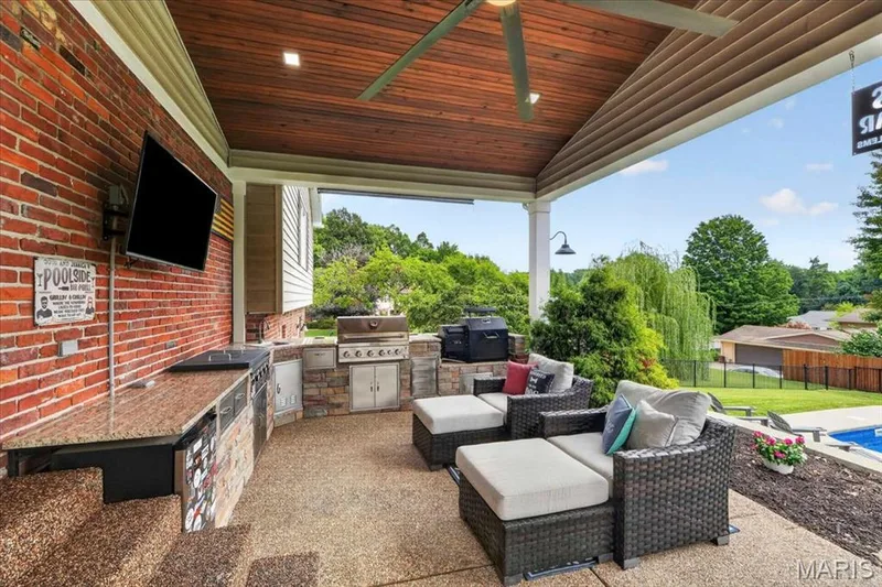 20 Shawnee Drive, St Charles, MO 63301 — listing photo 7 of 65