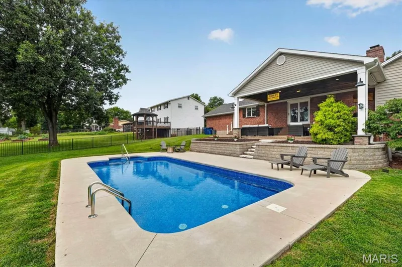 20 Shawnee Drive, St Charles, MO 63301 — listing photo 10 of 65