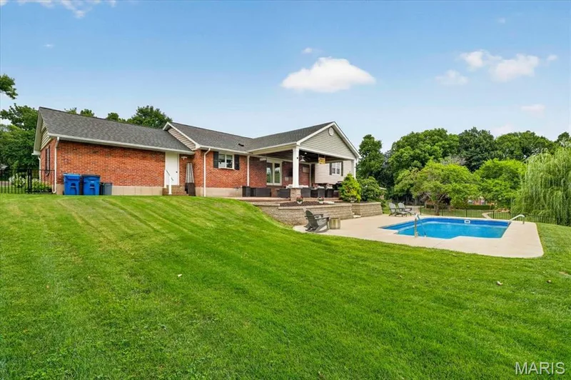 20 Shawnee Drive, St Charles, MO 63301 — listing photo 11 of 65