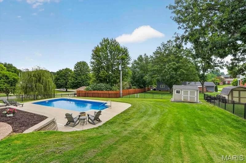 20 Shawnee Drive, St Charles, MO 63301 — listing photo 12 of 65