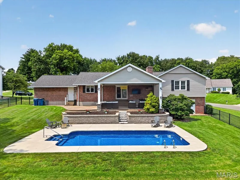 20 Shawnee Drive, St Charles, MO 63301 — listing photo 13 of 65