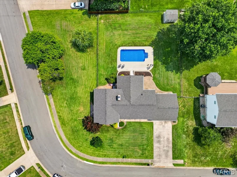 20 Shawnee Drive, St Charles, MO 63301 — listing photo 15 of 65