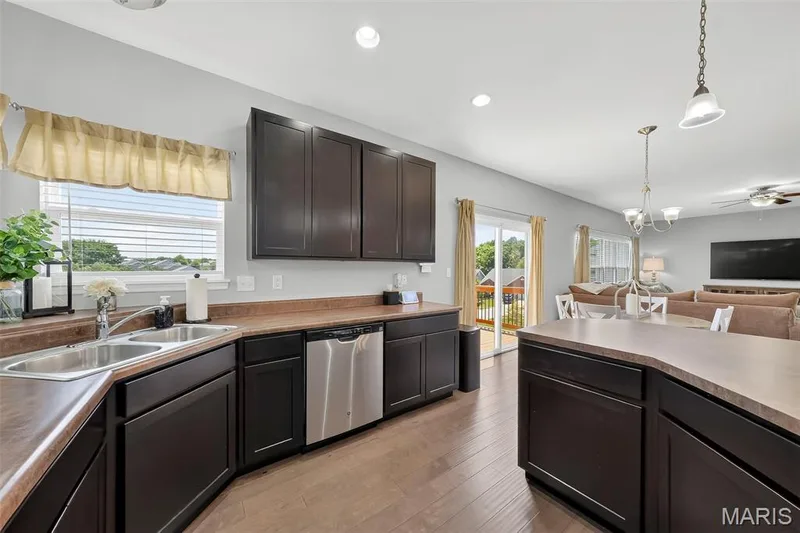 302 Pecan Bluffs Drive, Wentzville, MO 63385 — listing photo 28 of 63