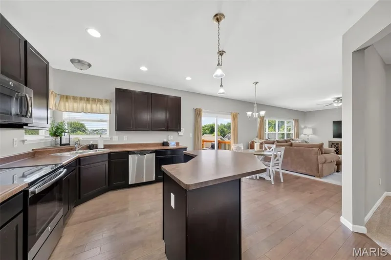 302 Pecan Bluffs Drive, Wentzville, MO 63385 — listing photo 30 of 63