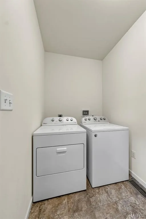 302 Pecan Bluffs Drive, Wentzville, MO 63385 — listing photo 32 of 63