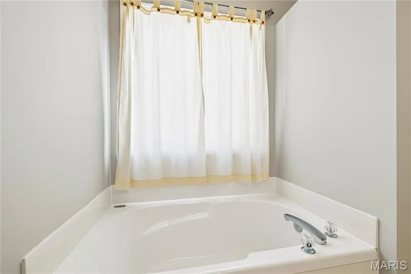 Soaking Tub in Primary Bath — 167 Rightfield Drive, O'Fallon, MO 63366