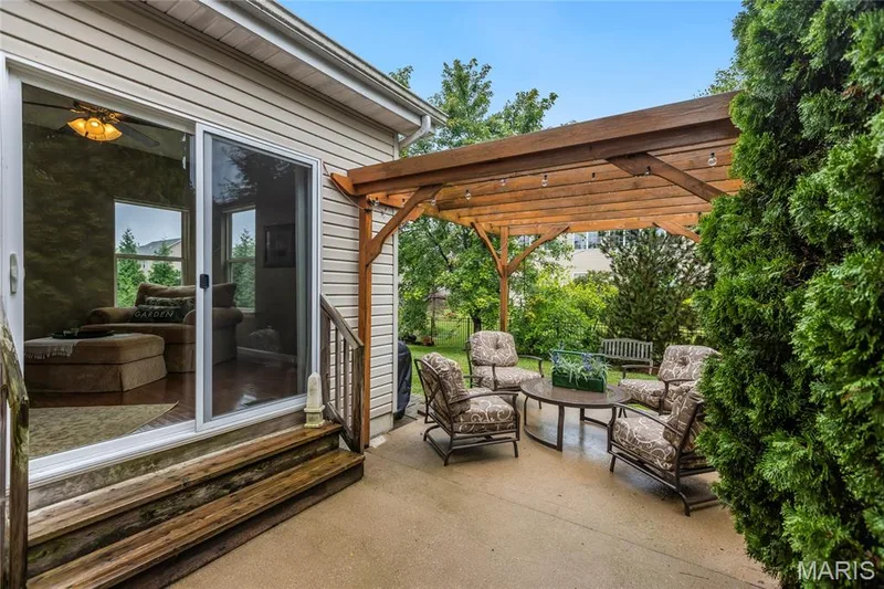 2039 Saint Madeleine Drive, Dardenne Prairie, MO 63368 — listing photo 25 of 39