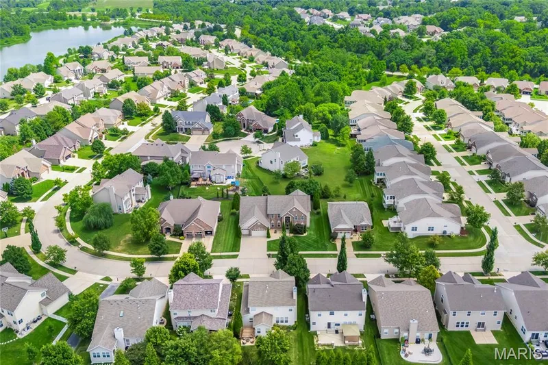 2039 Saint Madeleine Drive, Dardenne Prairie, MO 63368 — listing photo 36 of 39