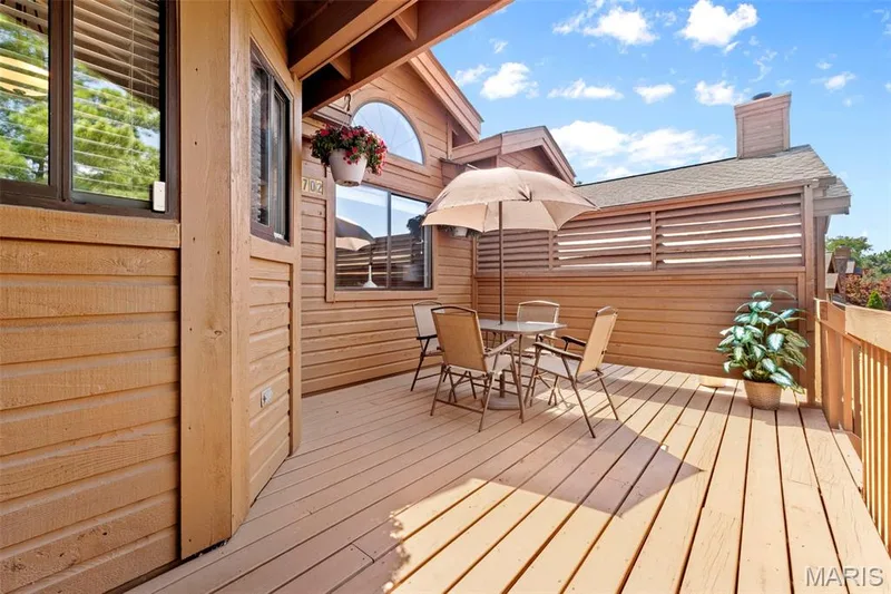 1702 Hemingway Lane #D, Weldon Spring, MO 63304 — listing photo 3 of 33