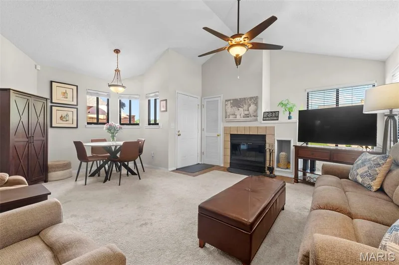 1702 Hemingway Lane #D, Weldon Spring, MO 63304 — listing photo 5 of 33