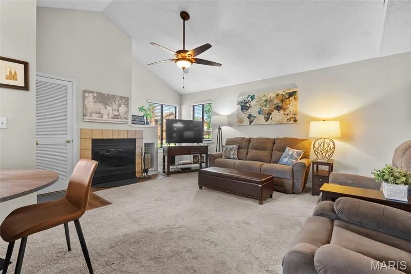 1702 Hemingway Lane #D, Weldon Spring, MO 63304 — listing photo 6 of 33