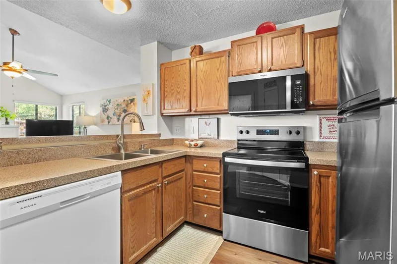 1702 Hemingway Lane #D, Weldon Spring, MO 63304 — listing photo 9 of 33