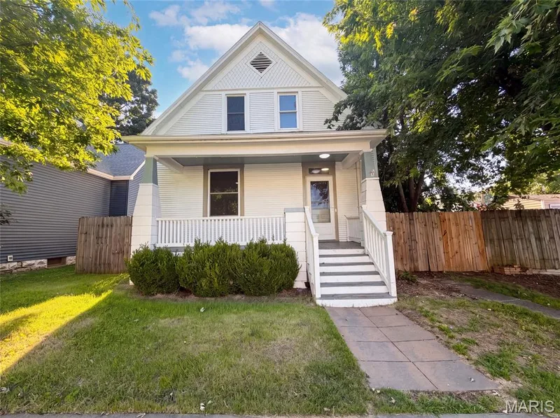 415 N 4th Street, St Charles, MO 63301 — listing photo 1 of 19