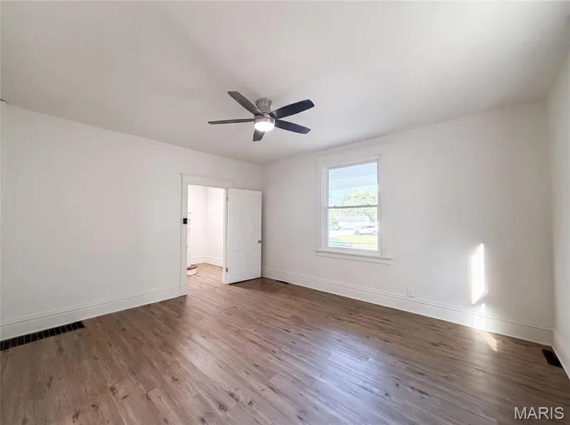415 N 4th Street, St Charles, MO 63301 — listing photo 3 of 19