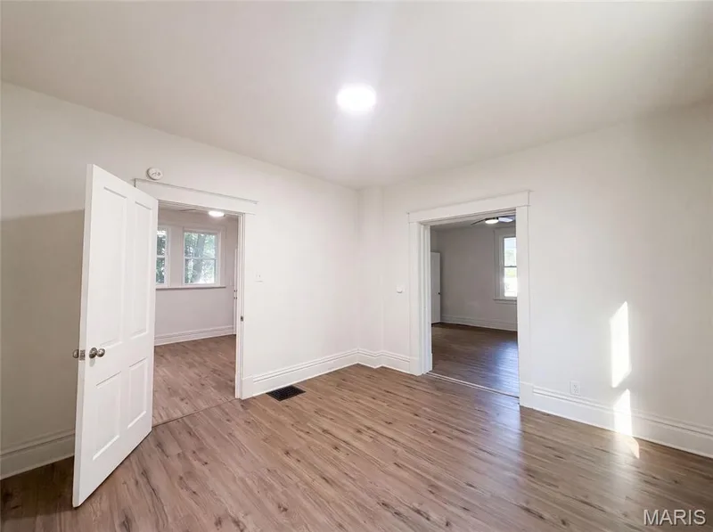 415 N 4th Street, St Charles, MO 63301 — listing photo 6 of 19