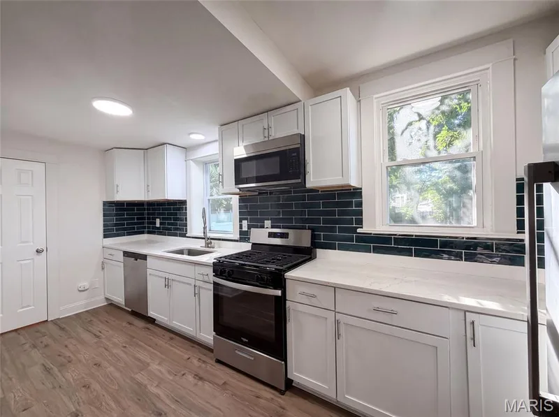 415 N 4th Street, St Charles, MO 63301 — listing photo 7 of 19