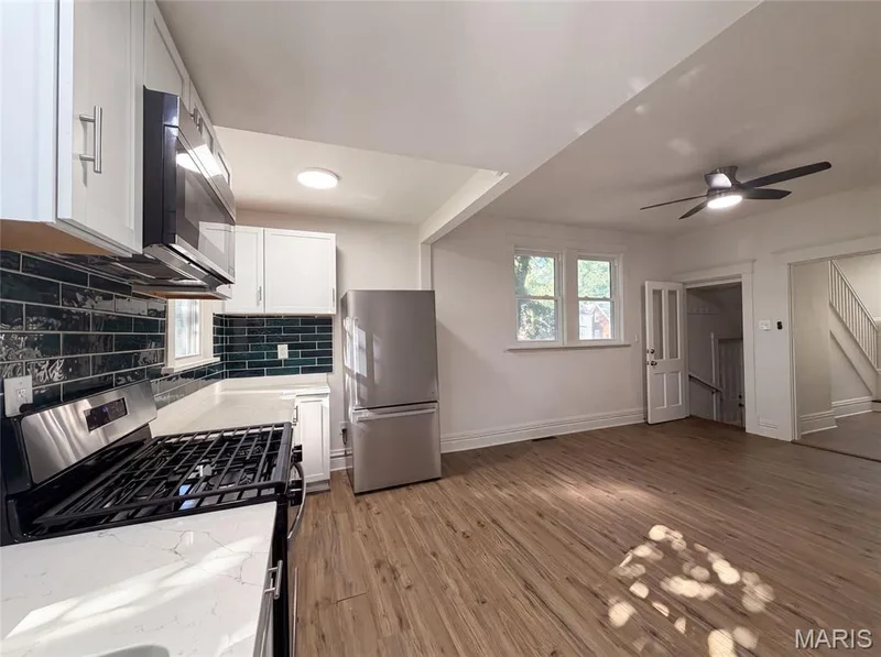415 N 4th Street, St Charles, MO 63301 — listing photo 8 of 19