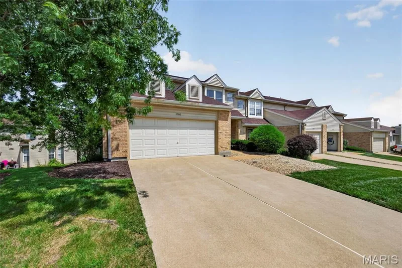 17081 Sandalwood Creek Drive, Wildwood, MO 63038 — listing photo 3 of 56