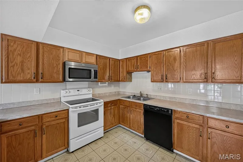 17081 Sandalwood Creek Drive, Wildwood, MO 63038 — listing photo 21 of 56