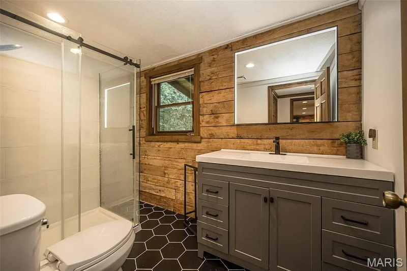 Main floor FULL bath — 8 Whippoorwill Court, Defiance, MO 63341
