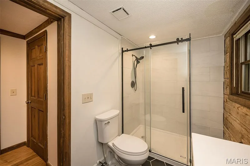 Main floor FULL bath — 8 Whippoorwill Court, Defiance, MO 63341
