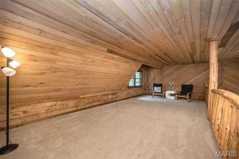 HUGE loft space overlooking great room — 8 Whippoorwill Court, Defiance, MO 63341