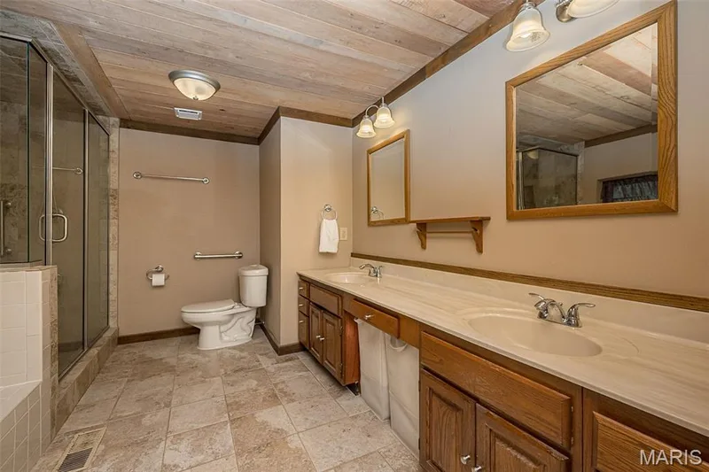 Primary bath with double sinks — 8 Whippoorwill Court, Defiance, MO 63341