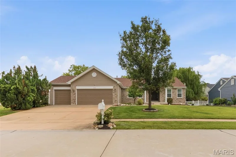 214 Charging Bear Drive, Wentzville, MO 63385 — listing photo 6 of 74