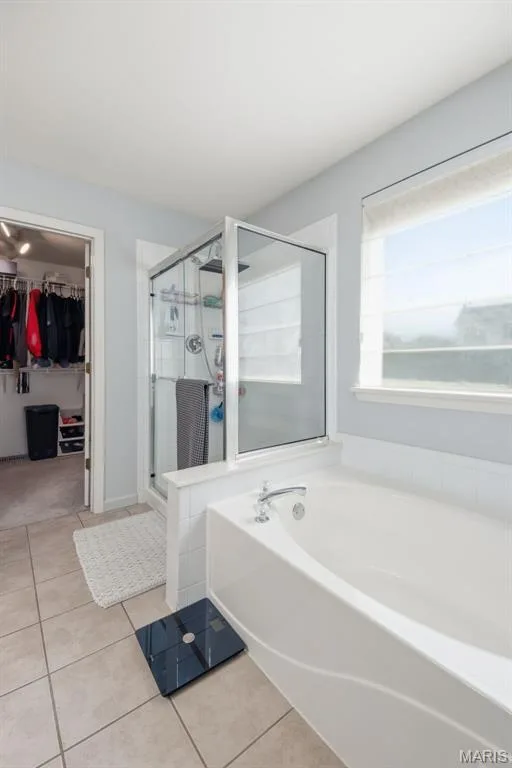 Primary En suite, separate shower and soaking tub — 214 Charging Bear Drive, Wentzville, MO 63385