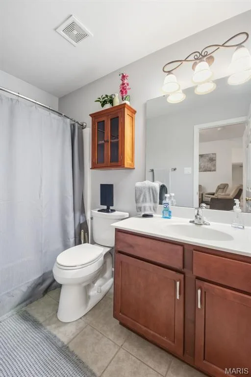 Hall Bathroom with tub/shower combo — 214 Charging Bear Drive, Wentzville, MO 63385