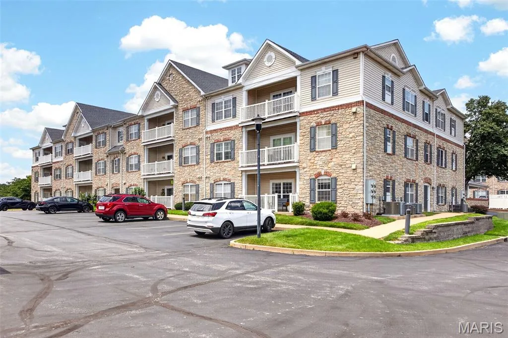 6 Monarch Trace Court #103, Chesterfield, MO 63017 — listing photo 1 of 41