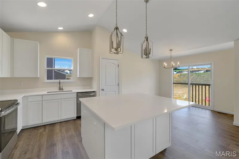 302 Osprey Court, Lake St. Louis, MO 63367 — listing photo 6 of 28