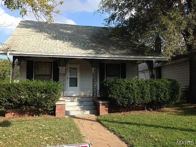 2018 N 3rd Street, St Charles, MO β listing photo 1