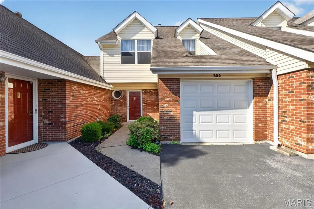 Welcome to 352 Windsor Place, Unit #B! — 352 Windsor Place #B, St Peters, MO 63376