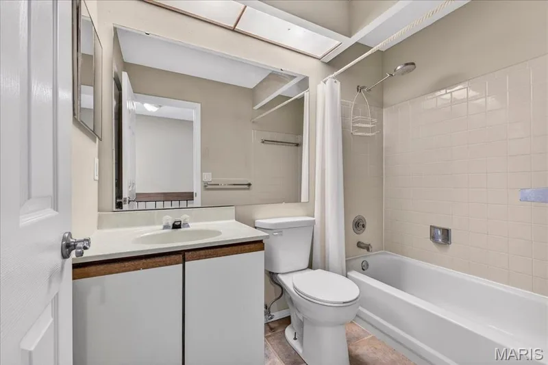 Second full bath on the second floor — 352 Windsor Place #B, St Peters, MO 63376