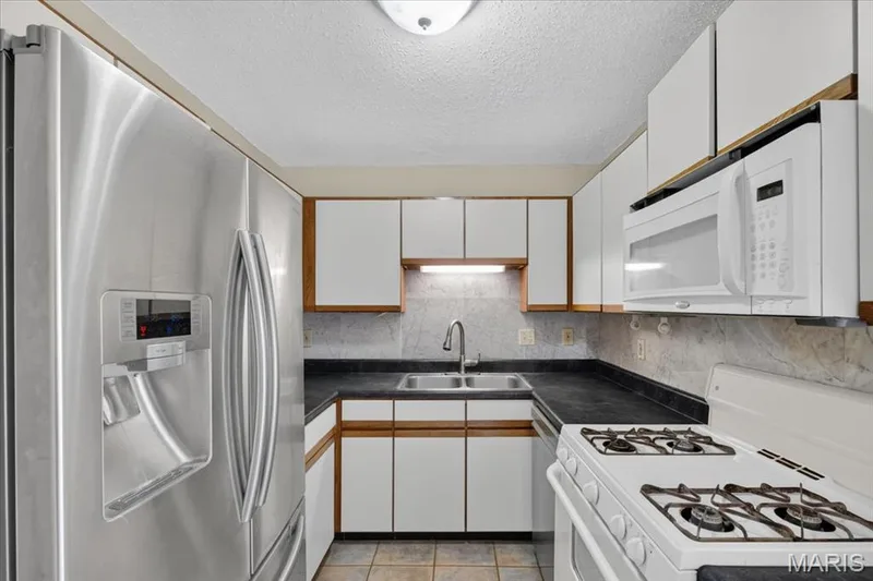 352 Windsor Place #B, St Peters, MO 63376 — listing photo 8 of 42
