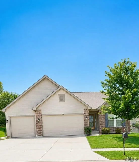 106 Crystal Creek Court, Wentzville, MO 63385 — listing photo 3 of 34