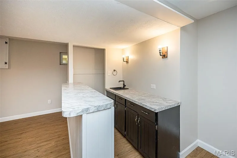 Wet bar — 5935 Lafayette Drive, Weldon Spring, MO 63304