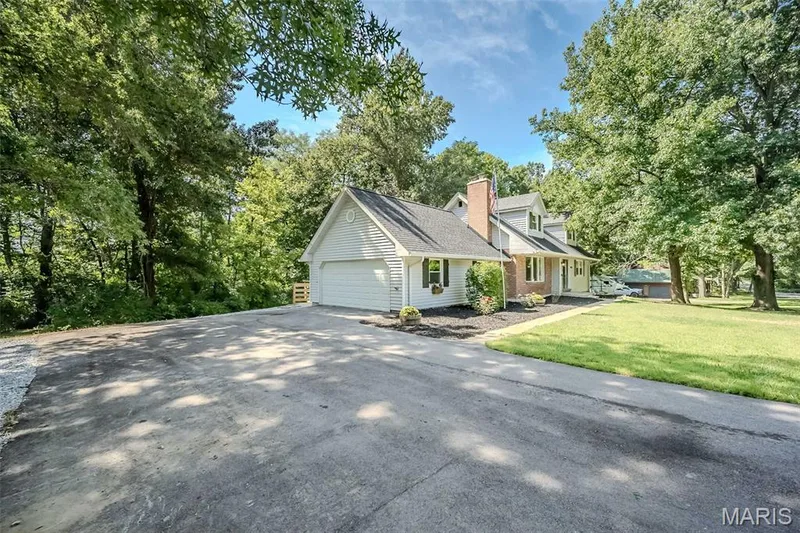 Oversized 2 car side entry garage — 5935 Lafayette Drive, Weldon Spring, MO 63304