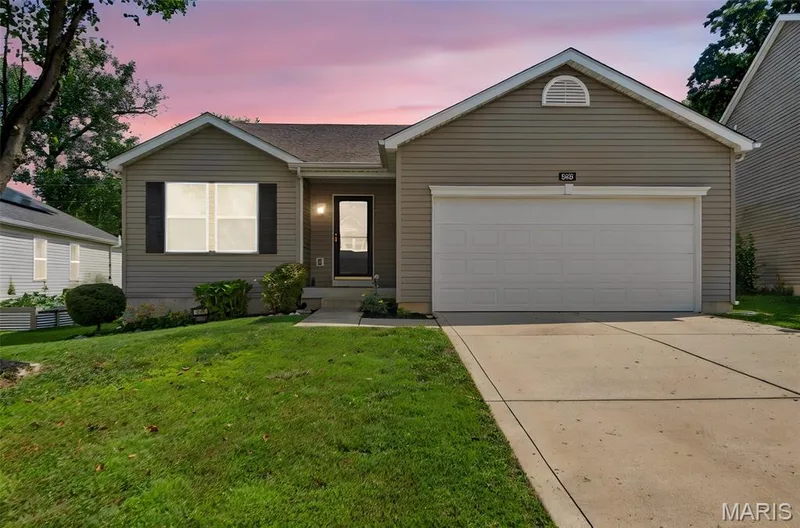 549 Rifle Ridge Drive, Wentzville, MO 63385 — listing photo 2 of 34