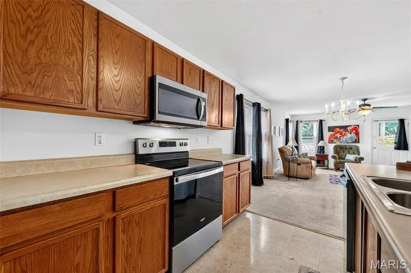 549 Rifle Ridge Drive, Wentzville, MO 63385 — listing photo 10 of 34