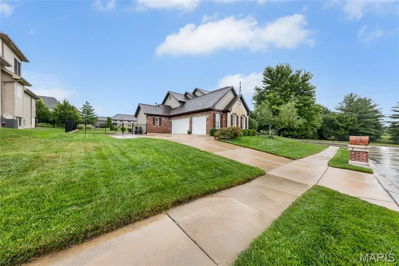 100 Sunnybrooke Estates Court, Dardenne Prairie, MO 63368 — listing photo 4 of 83