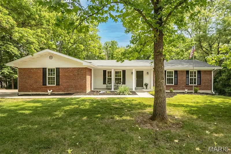 5927 Lafayette Drive, Weldon Spring, MO — listing photo 1